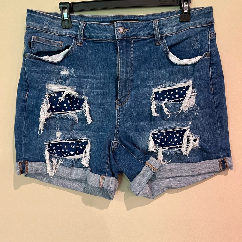 Distressed Denim Judy Blue shorts with polka dot patches. EUC